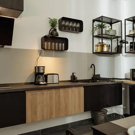 8 - New Building & Parking בוקרשט