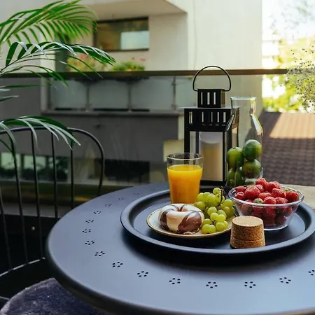 8 - New Building & Parking בוקרשט