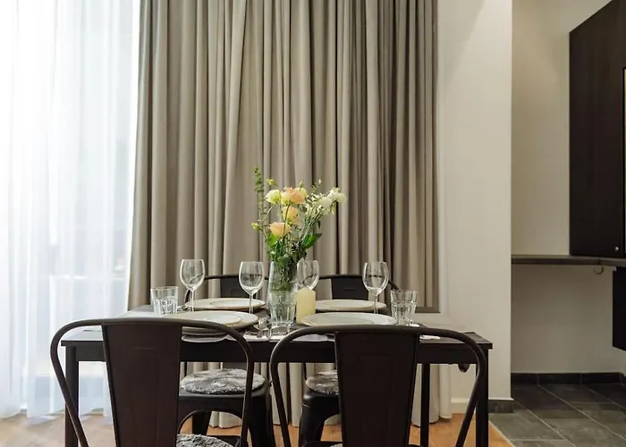 8 - New Building & Parking * ブカレスト