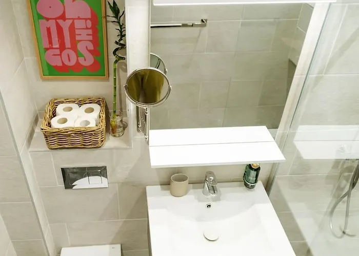 Apartment 8 - New Building & Parking