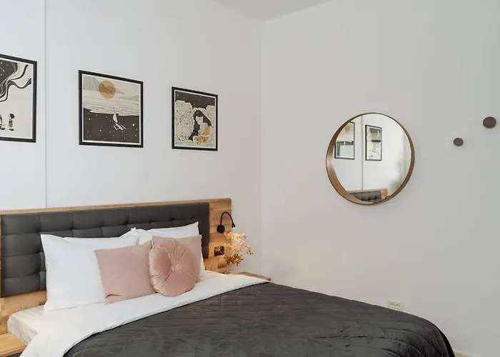 8 - New Building & Parking アパート ブカレスト