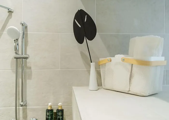 8 - New Building & Parking * ブカレスト