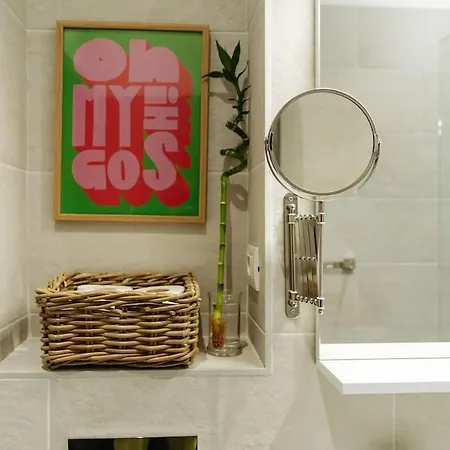 8 - New Building & Parking * 布加勒斯特