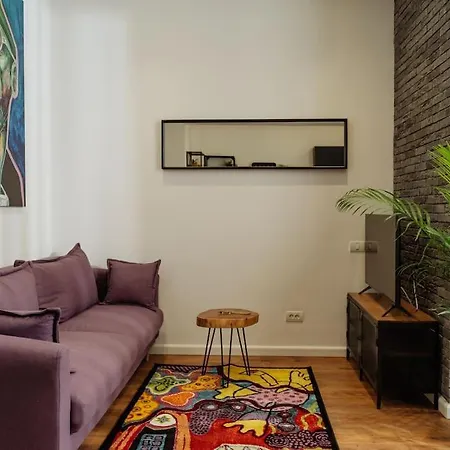 8 - New Building & Parking 布加勒斯特