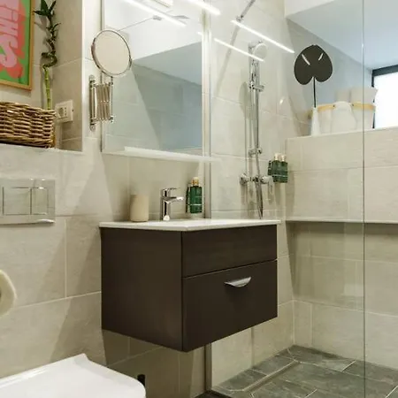 8 - New Building & Parking 公寓 *